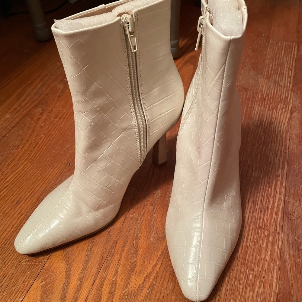 Express Cream Croc-Embossed Heeled Boots